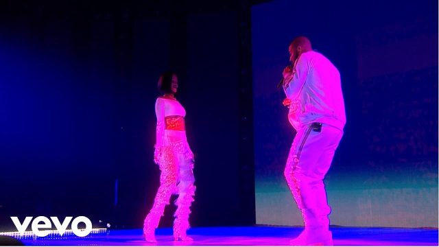 Rihanna – Work – Live at The BRIT Awards 2016 ft. Drake