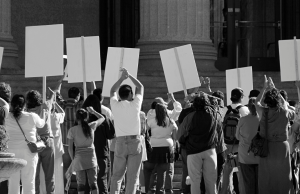 Tariffs, Trade, and the Workforce: Navigating Economic Shifts and Worker Opportunities Symbolic Image| American factory workers navigating new tariff-driven trade policies and potential benefits from a U.S.-Europe free trade zone.